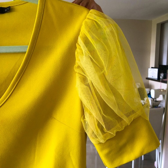 Bright Puff Sleeve Beautiful Top Stretchy Material - Picture 12 of 12